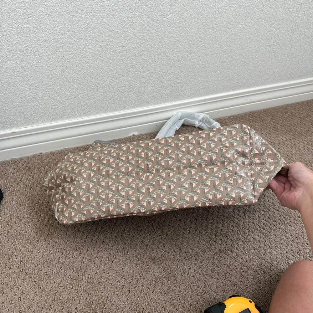 Stylish Tote Bag - Picture 4 of 7